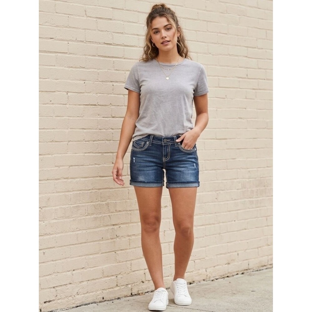 BONGO size 9 distressed cuff bottom jean short left pocket missing button
